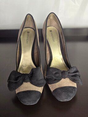 Naturalizer 3.5" Tan and Black Block Heels with Cute Black Bows